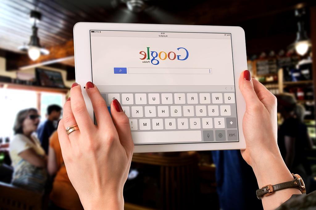 Interfejs aplikacji mobilnej z funkcjami bezpieczeństwa